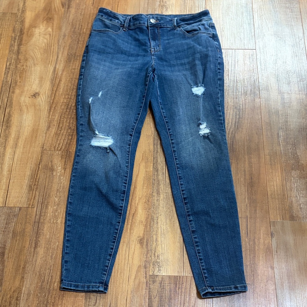 Maurice’s mid rise Distressed Blue denim Jeggings size L long